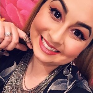 Meet your Posher, Desiree